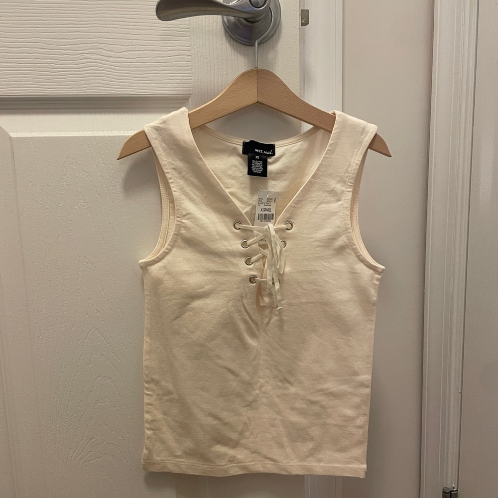NWT Wet Seal Womens Sleeveless Lace-Up Crop Tank Top with a V-Neckline